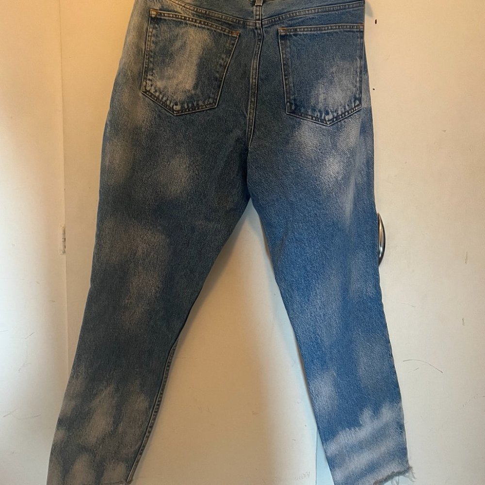 Abercrombie & Fitch High Rise Mom Jean